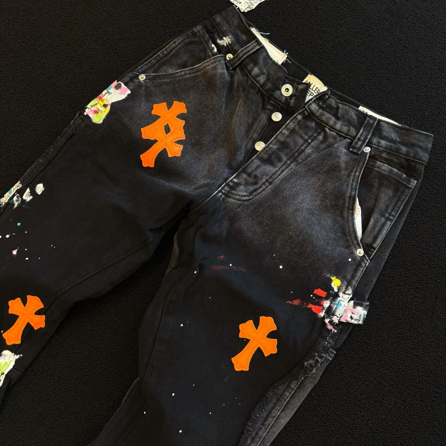 P270 model number: D355 GALLERY DEPT & Chrome hearts co-branded distressed ripped jeans with cross horns. Three-dimensional version. Loose and comfortable, not picky about body shape. Factory-made. Original factory quality control. Same style for men and women. Can be matched with couples. Versatile recommendation. Must-have denim for all seasons. The craftsmanship is made of heavy-duty washed pure cotton denim fabric. After washing, it is soft and thick. It is very stylish when worn on the body. Size: 28, 30, 32, 34, 36 (S-XXL) Color: Splicing Size reference # 28 trouser length 100 waist 72 30 trouser length 102 waist 76 32 trouser length 104 waist 80 34 trouser length 106 waist 84 36 trouser length 108 waist 88